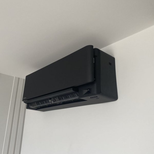 Внутрішній блок мульти-спліт-системи Daikin Stylish FTXA25BB